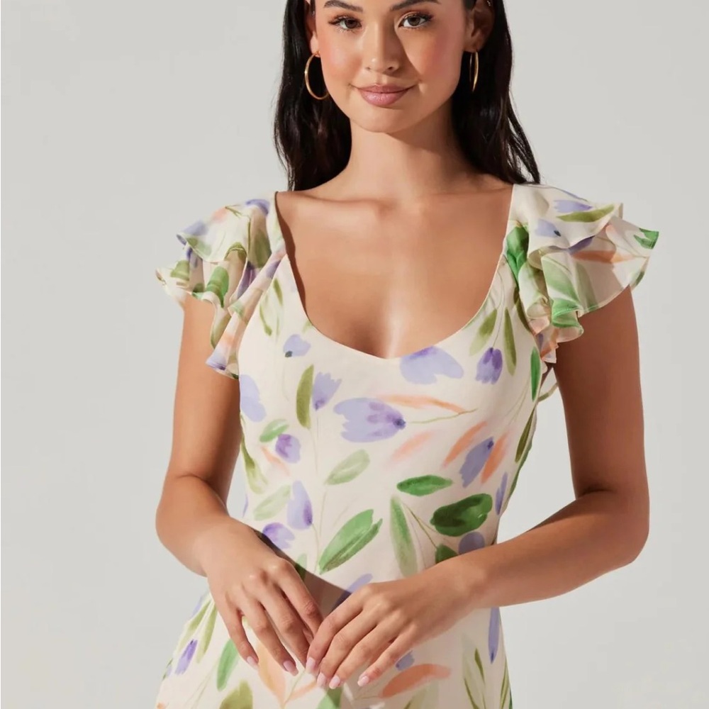 Astr the Label Cream Maxi Dress w Flutter Cap Sleeves